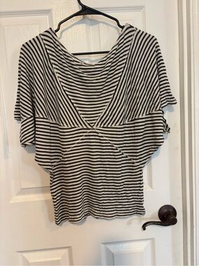 Bordeaux Black and White Striped V-Neck Short Sleeve Top Medium
